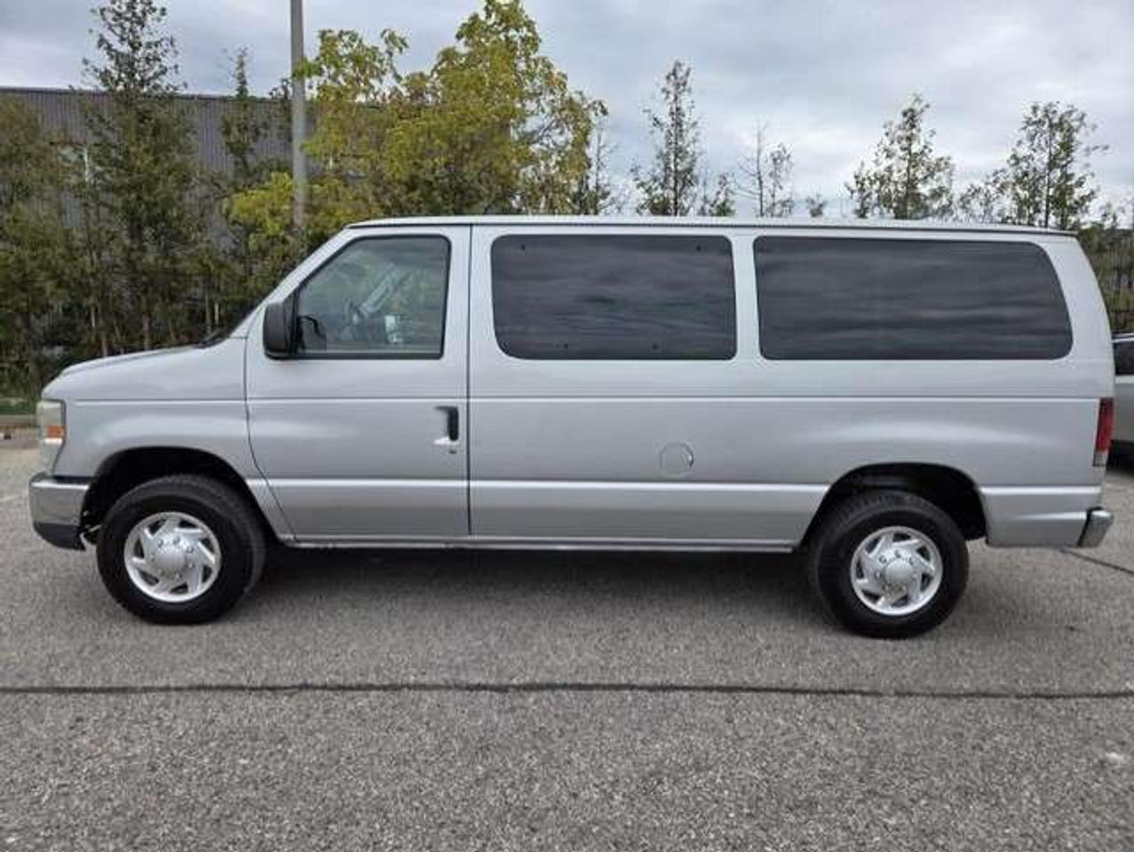 2012 Ford Econoline XLT 12 PASSENGER-CERTIFIED-NO ACCIDENTS! Photo5