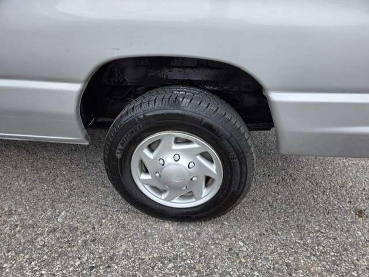 2012 Ford Econoline XLT 12 PASSENGER-CERTIFIED-NO ACCIDENTS! Photo
