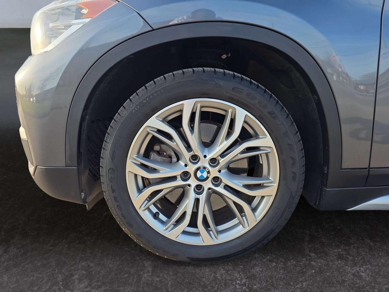 2018 BMW X1 XDrive28i * FULL SERVICE HISTORY / PANORAMIC ROOF / LED LIGHTS / CAMERA Photo