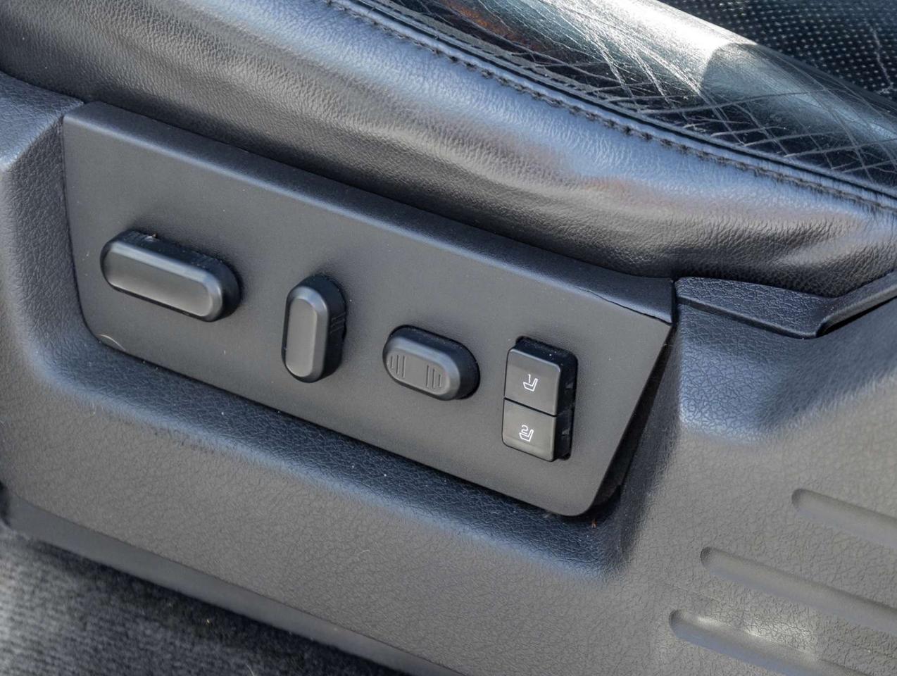 2012 Ford F-150 4WD SuperCrew 145 Lariat Photo
