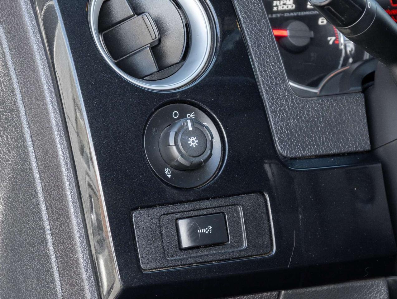 2012 Ford F-150 4WD SuperCrew 145 Lariat Photo