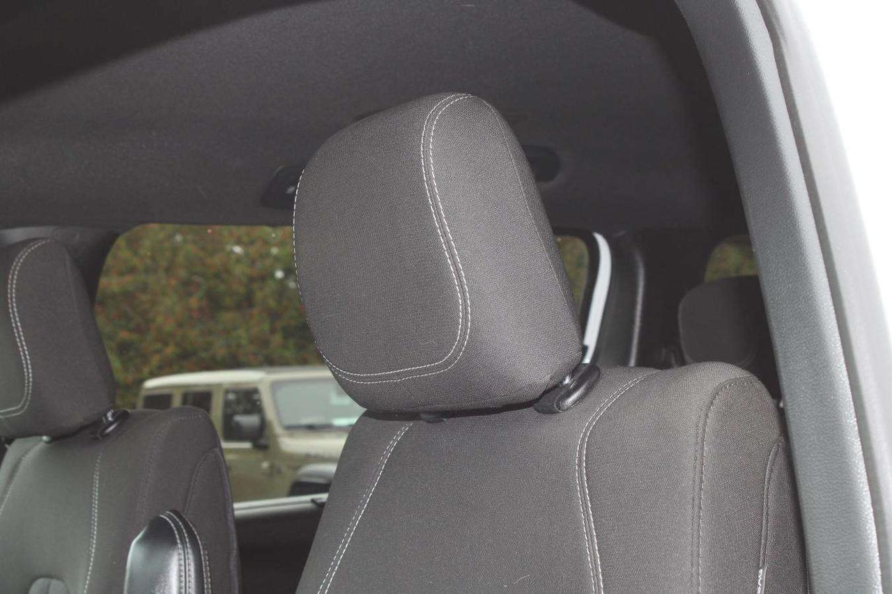 2022 Chrysler Pacifica Touring AWD  SiriusXM AppleCarPlay ReverseCamera R Photo