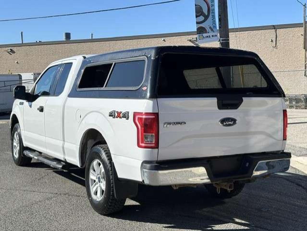 2017 Ford F-150 XLT 4X4 SUPER CAB-1 OWNER-CERTIFIED-NEW TIRES! Photo