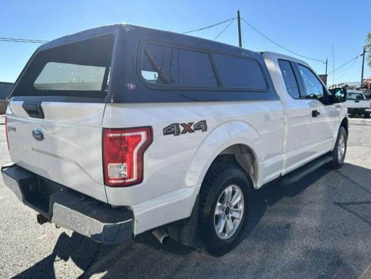 2017 Ford F-150 XLT 4X4 SUPER CAB-1 OWNER-CERTIFIED-NEW TIRES! Photo