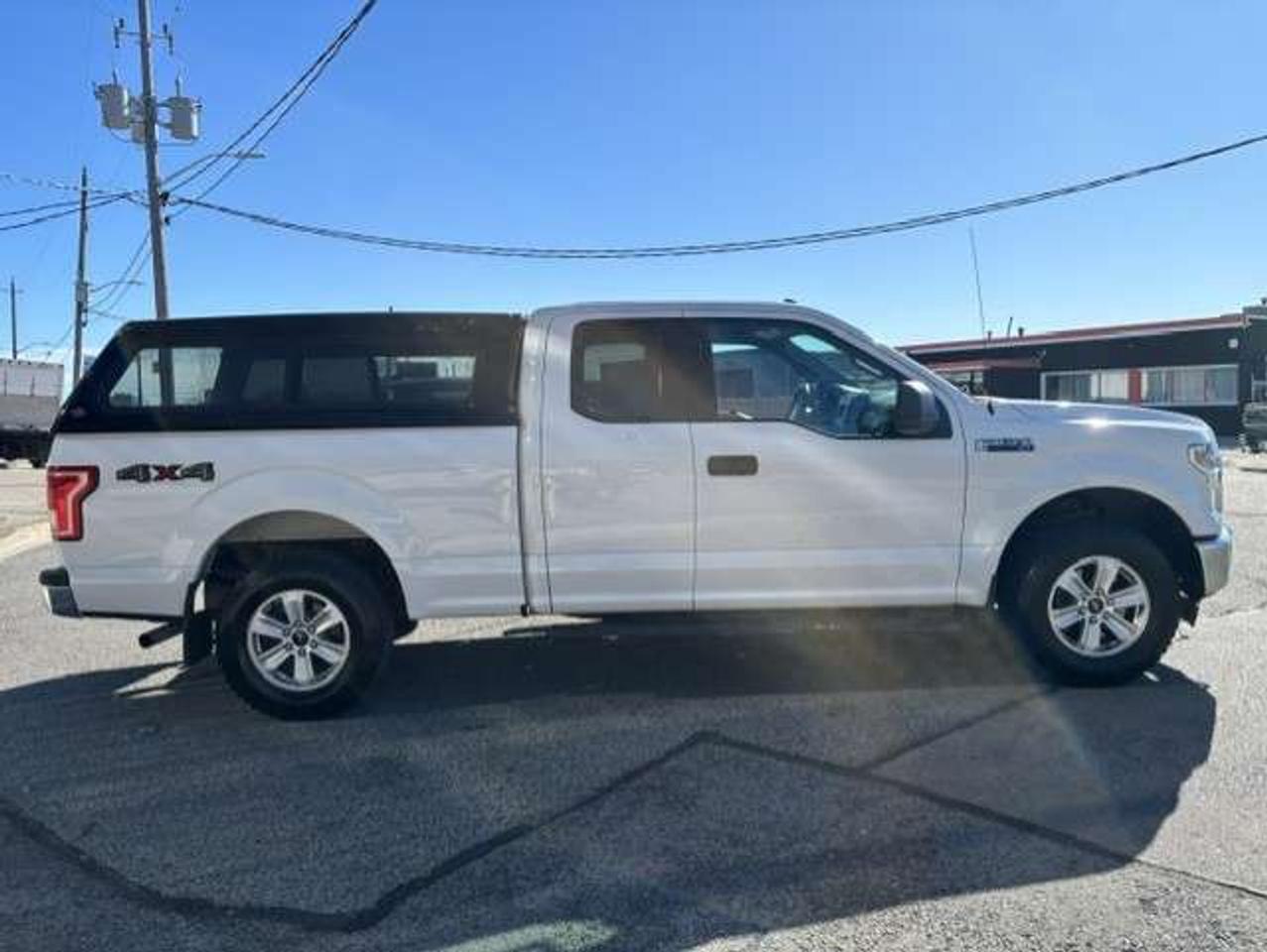 2017 Ford F-150 XLT 4X4 SUPER CAB-1 OWNER-CERTIFIED-NEW TIRES! Photo