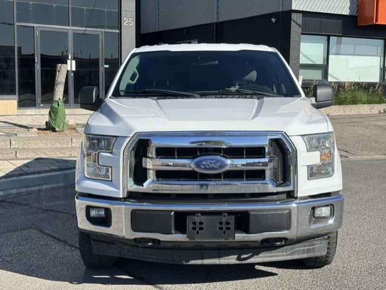 2017 Ford F-150 XLT 4X4 SUPER CAB-1 OWNER-CERTIFIED-NEW TIRES! Photo