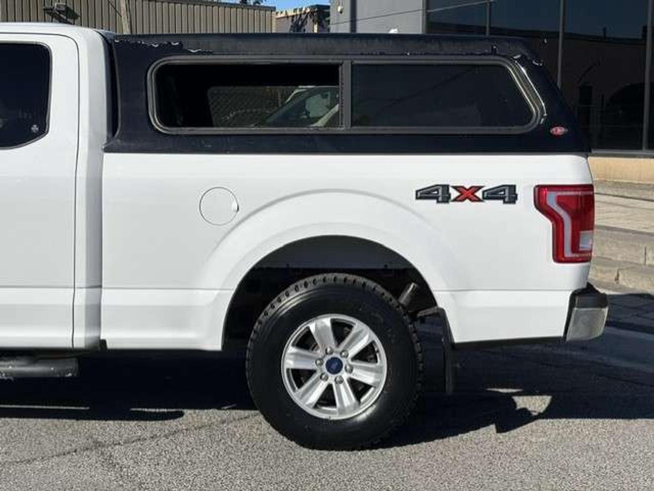 2017 Ford F-150 XLT 4X4 SUPER CAB-1 OWNER-CERTIFIED-NEW TIRES! Photo