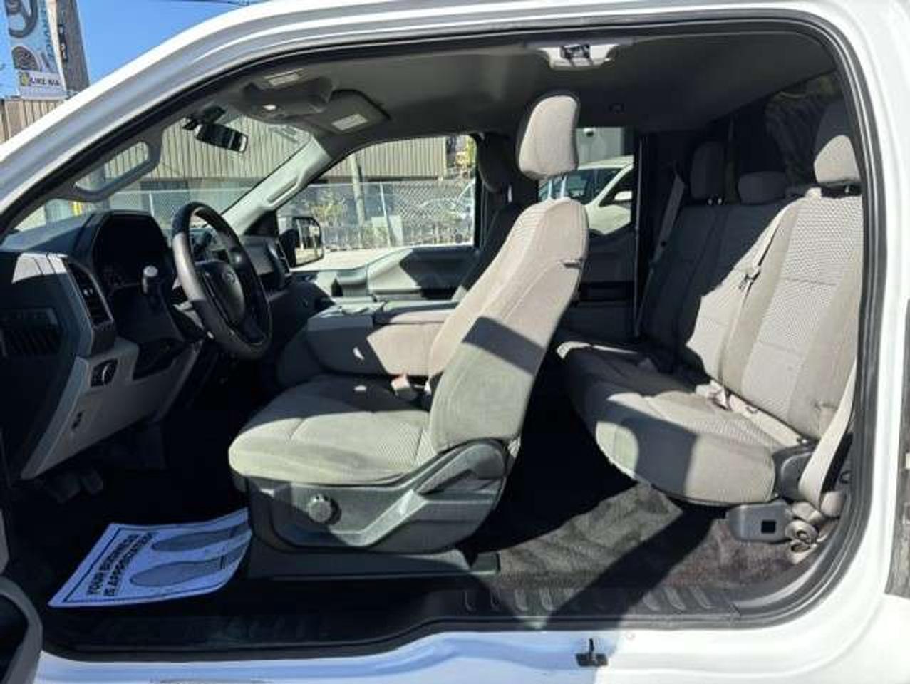 2017 Ford F-150 XLT 4X4 SUPER CAB-1 OWNER-CERTIFIED-NEW TIRES! Photo