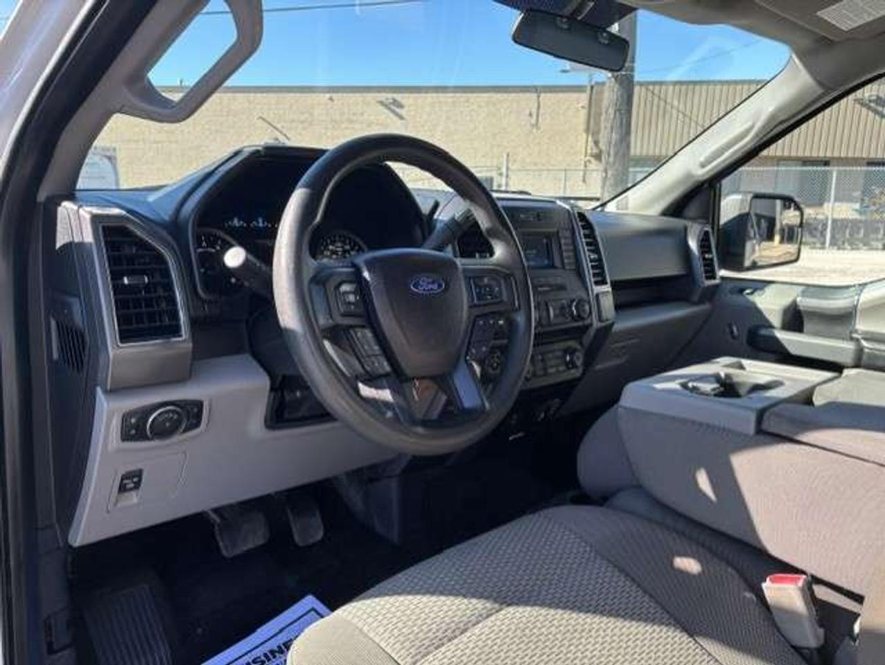 2017 Ford F-150 XLT 4X4 SUPER CAB-1 OWNER-CERTIFIED-NEW TIRES! Photo