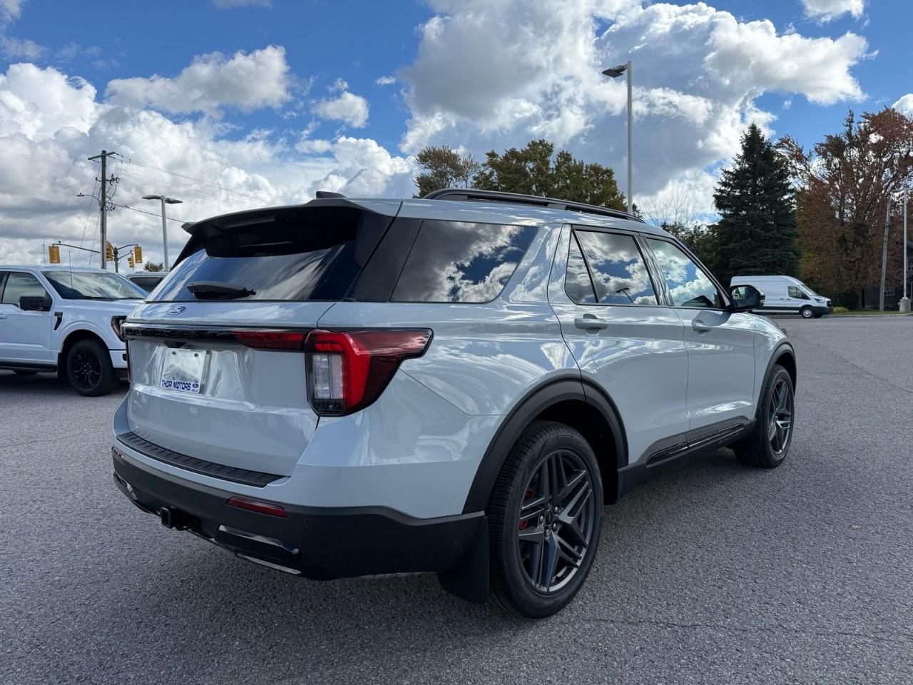 2027 Ford Explorer ST-Line 4WD Photo