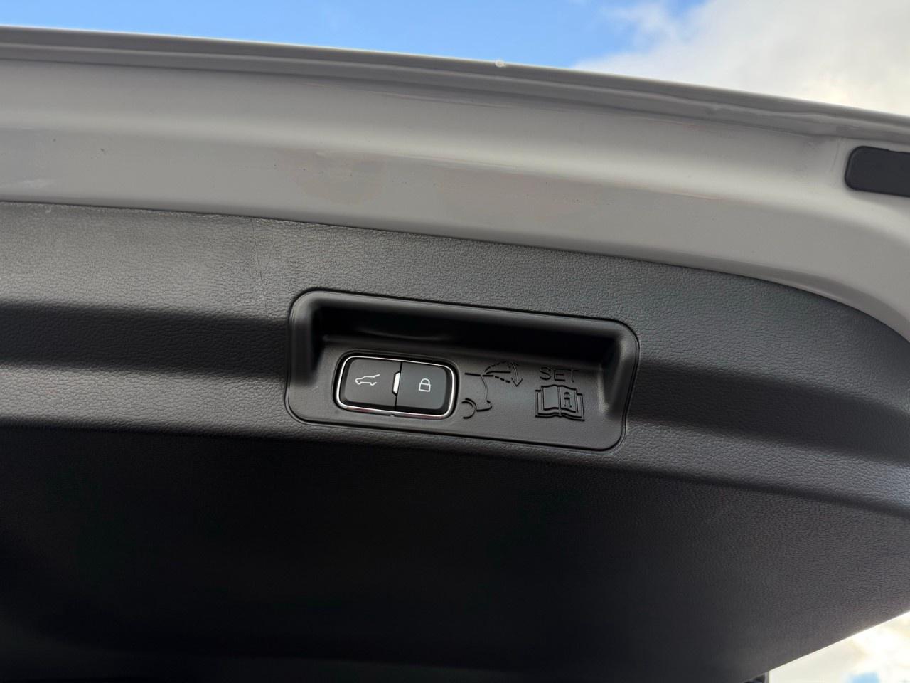 2027 Ford Explorer ST-Line 4WD Photo