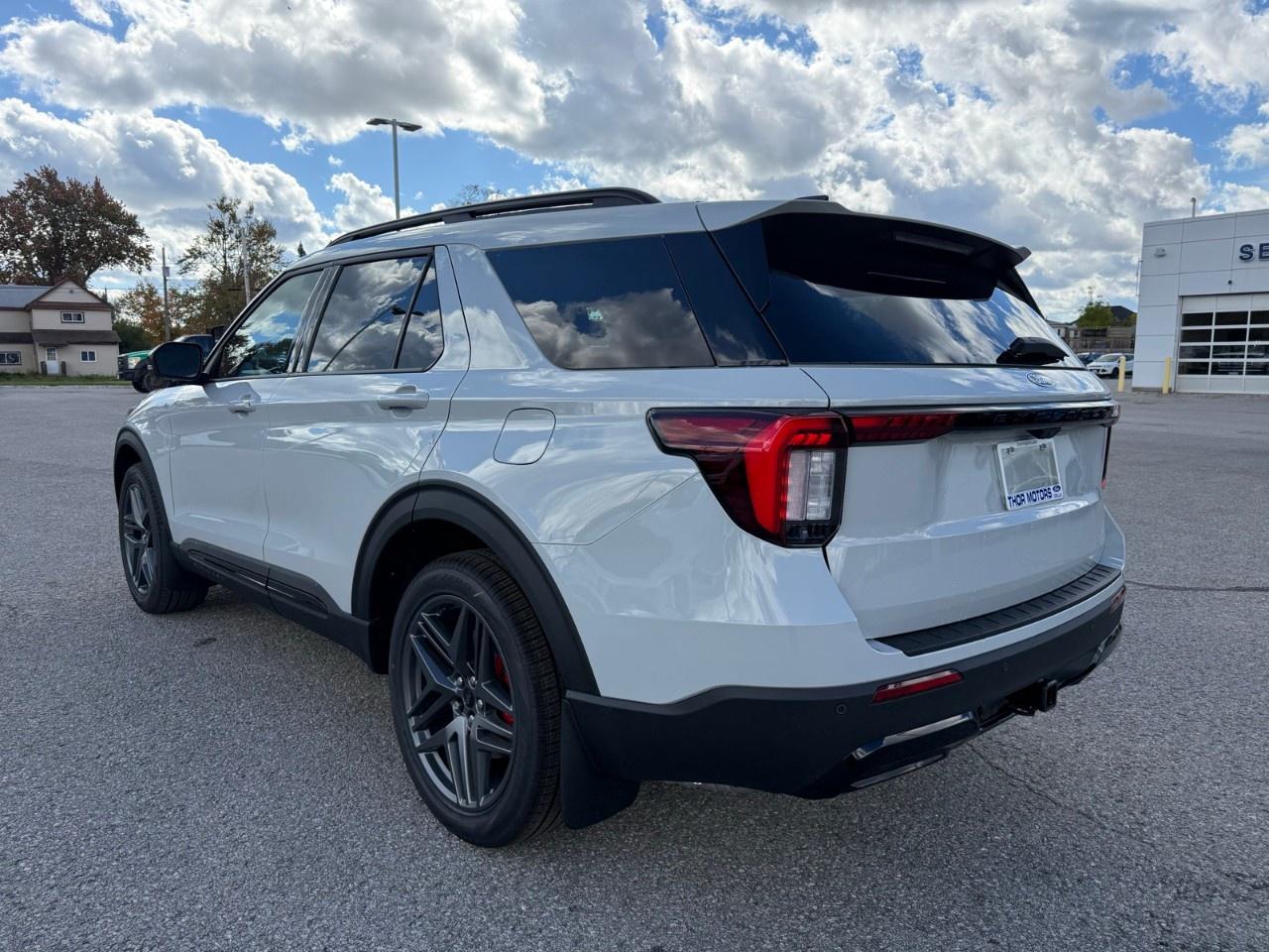2027 Ford Explorer ST-Line 4WD Photo