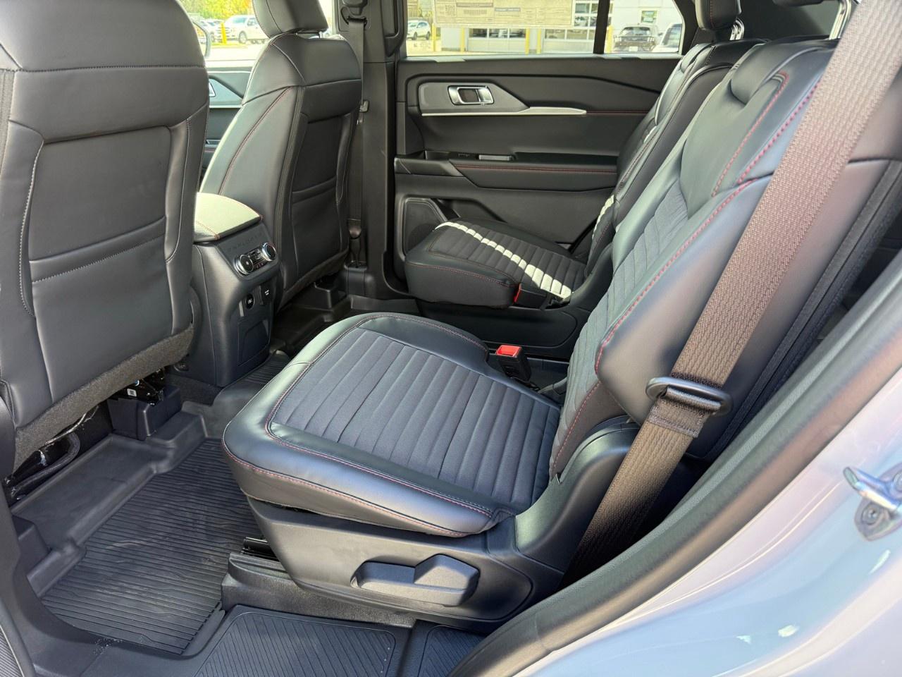 2027 Ford Explorer ST-Line 4WD Photo