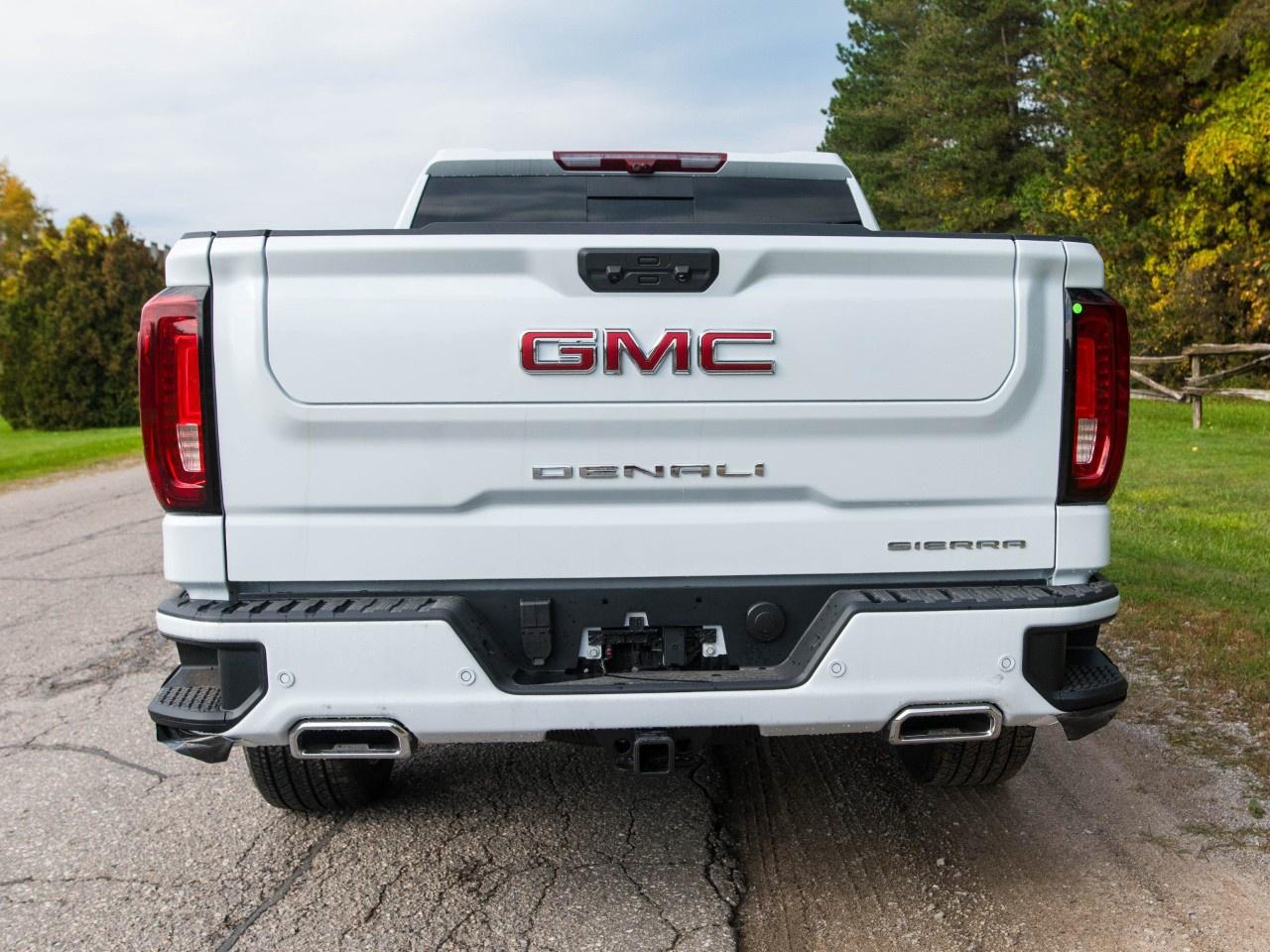 2026 GMC Sierra 1500 Crew Cab Short Box 4-Wheel Drive Denali Photo3