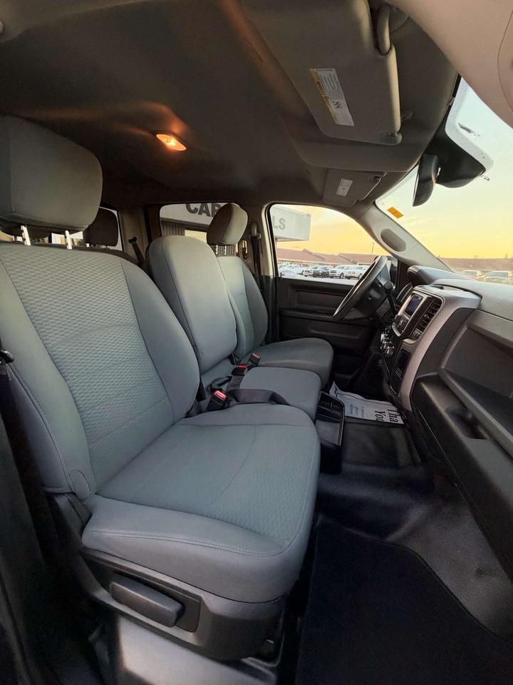 2018 RAM 2500 ST 4x4 Crew Cab 6'4 Box Photo
