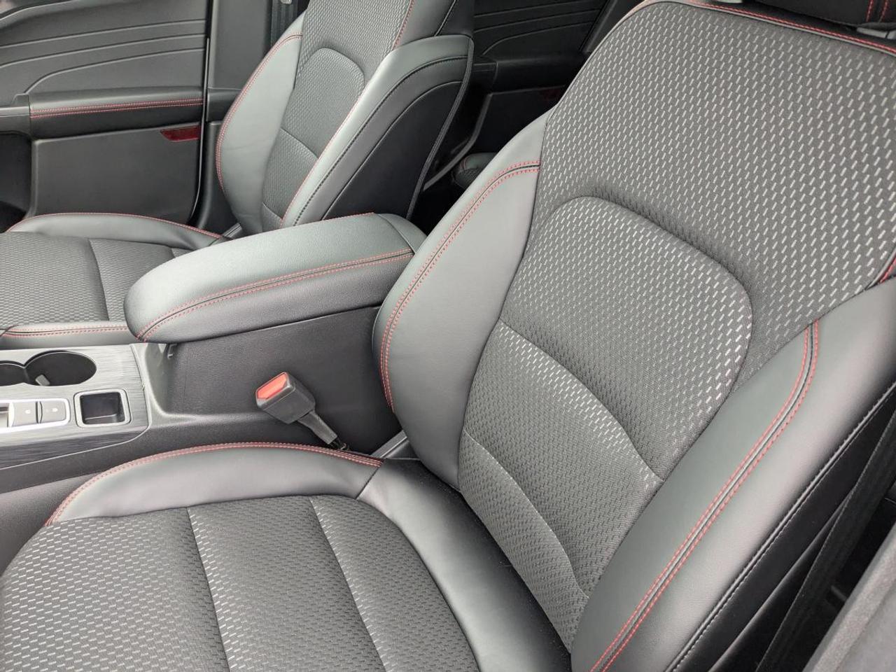 2025 Ford Escape ST-Line Select AWD Photo