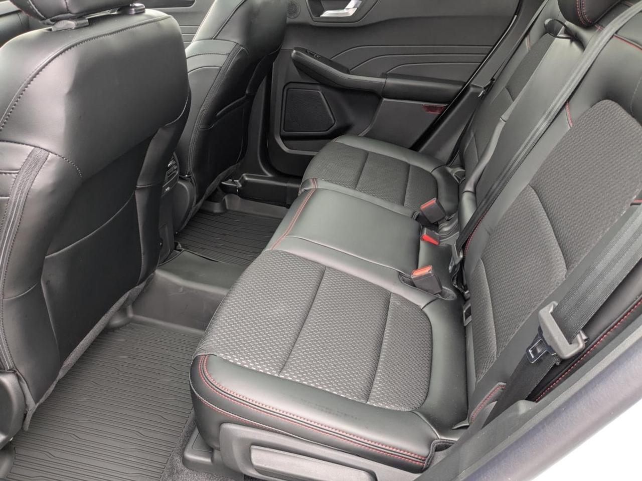 2025 Ford Escape ST-Line Select AWD Photo