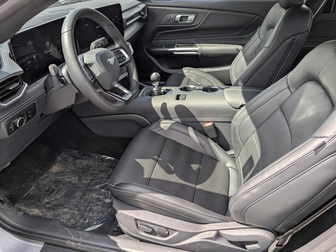2025 Ford Mustang  Photo