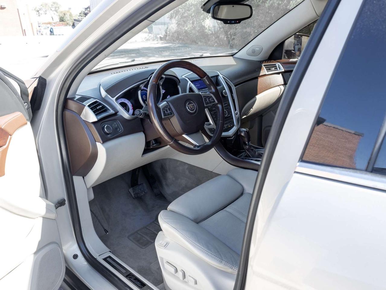 2010 Cadillac SRX AWD Luxury Collection Photo