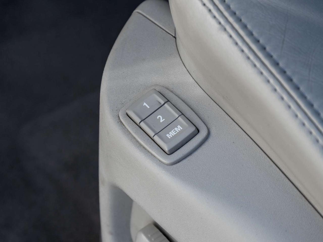 2010 Cadillac SRX AWD Luxury Collection Photo