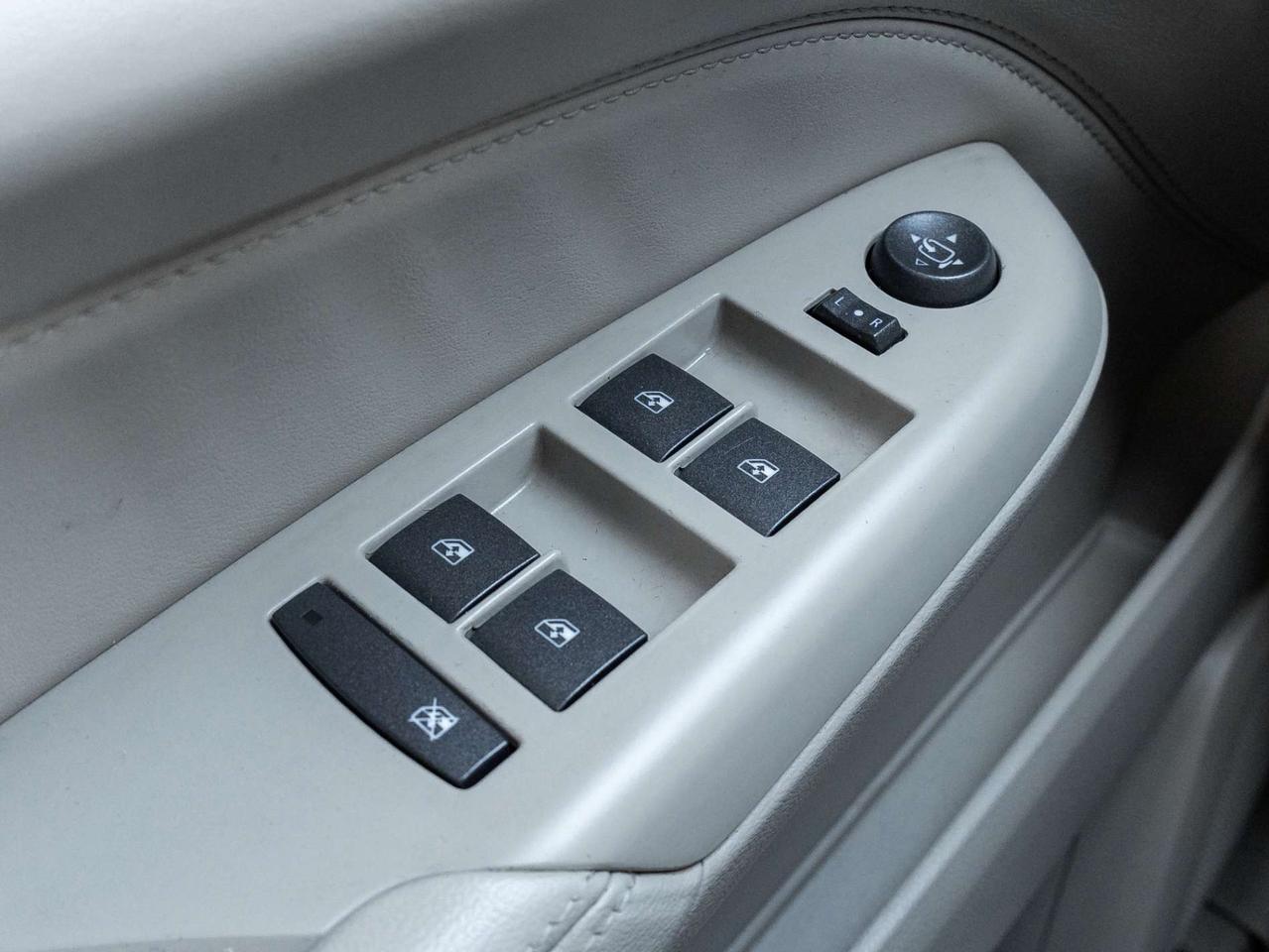 2010 Cadillac SRX AWD Luxury Collection Photo