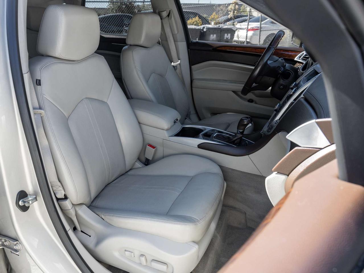 2010 Cadillac SRX AWD Luxury Collection Photo