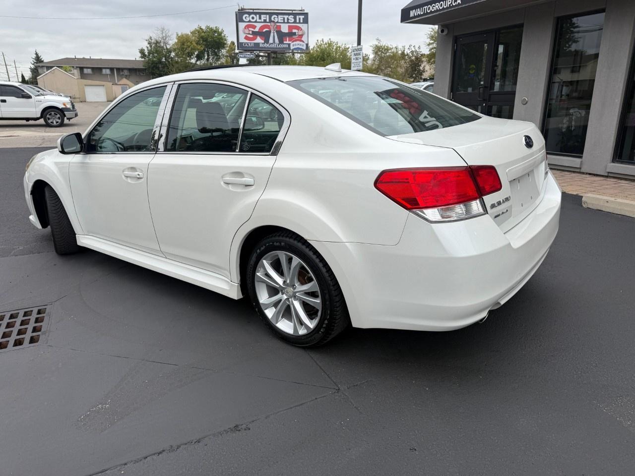 2014 Subaru Legacy 4dr Sdn Auto 2.5i w/Limited & EyeSight Pkg Photo