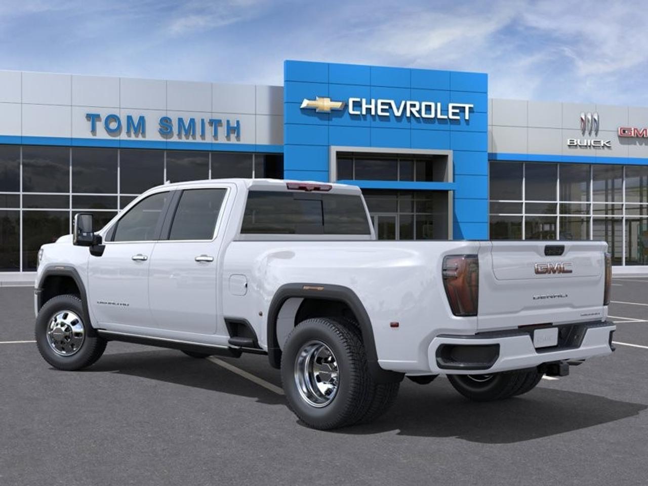 2026 GMC Sierra 3500HD 4WD Crew Cab Long Box Denali Photo3