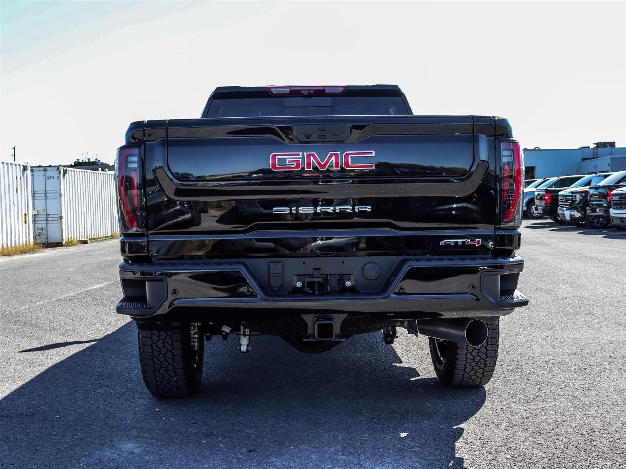 2026 GMC SIERRA 2500HD Crew Cab Standard Box 4-Wheel Drive AT4 Photo3