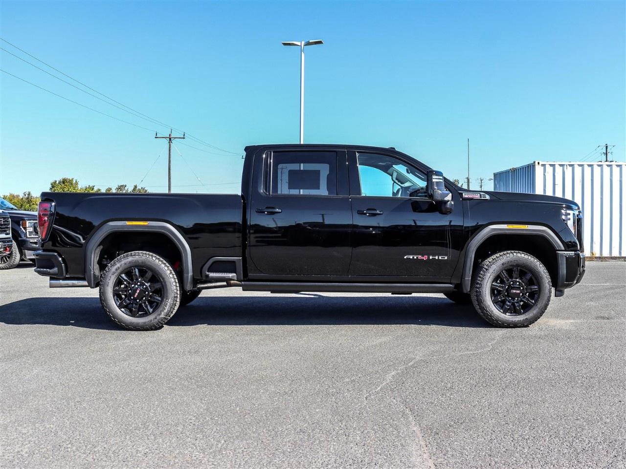2026 GMC SIERRA 2500HD Crew Cab Standard Box 4-Wheel Drive AT4 Photo4