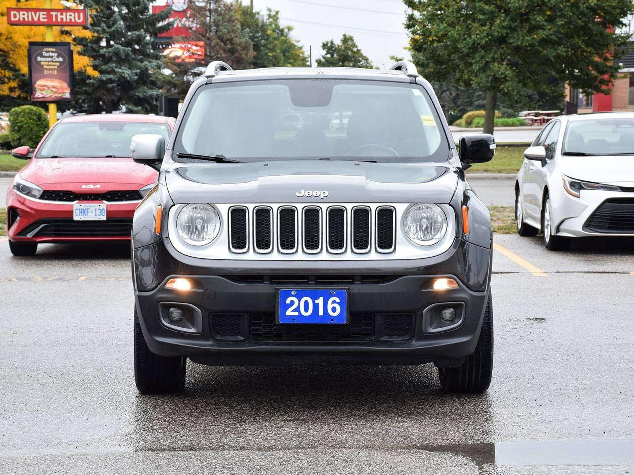 2016 Jeep Renegade Limited 4x4 ~Nav ~Heated Leather ~Blind Spot ~Cam Photo5