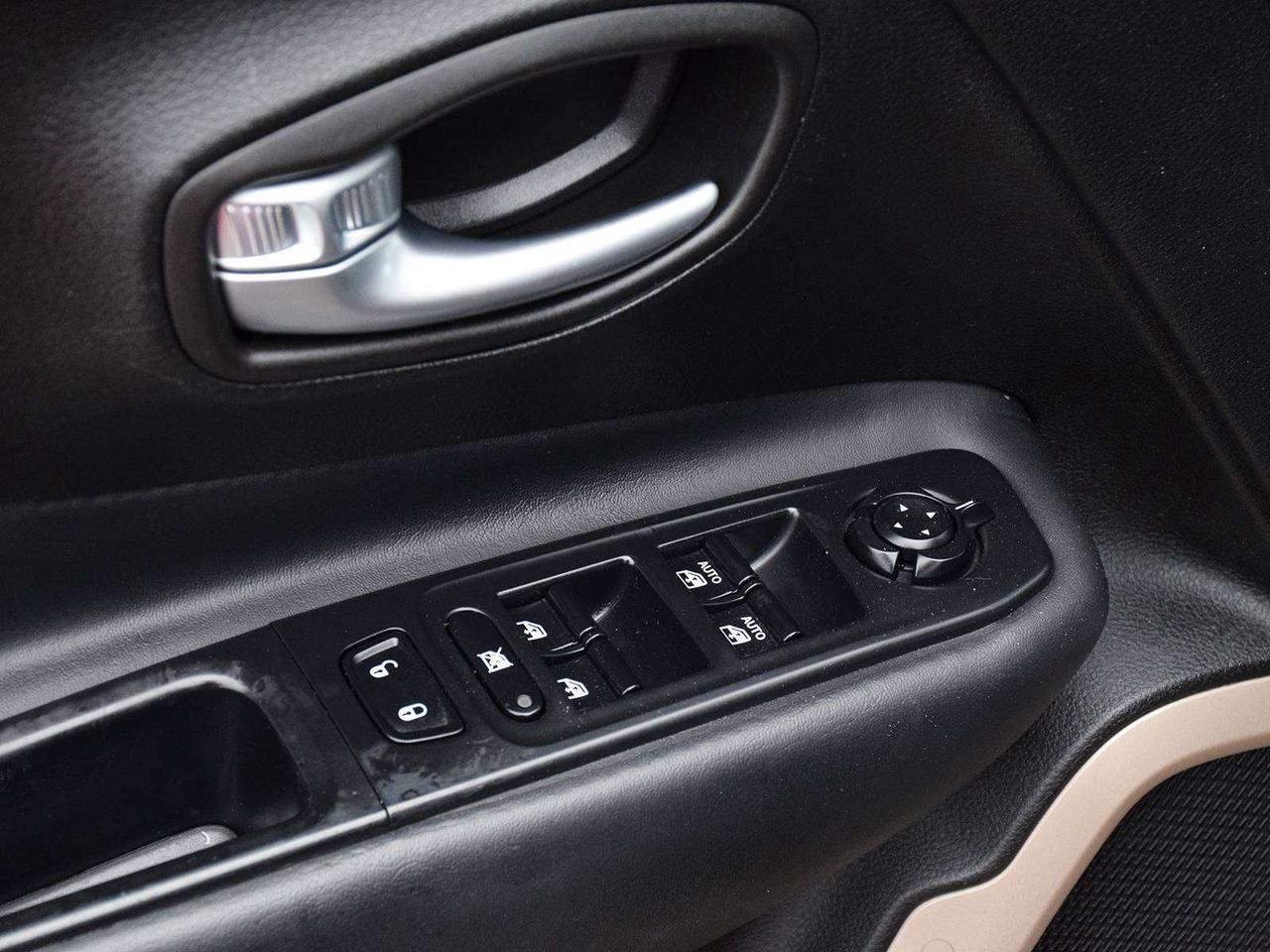 2016 Jeep Renegade Limited 4x4 ~Nav ~Heated Leather ~Blind Spot ~Cam Photo