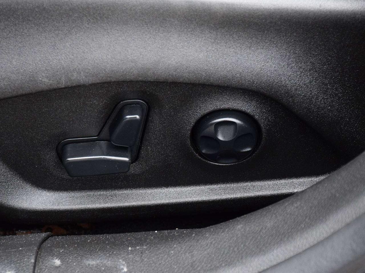 2016 Jeep Renegade Limited 4x4 ~Nav ~Heated Leather ~Blind Spot ~Cam Photo