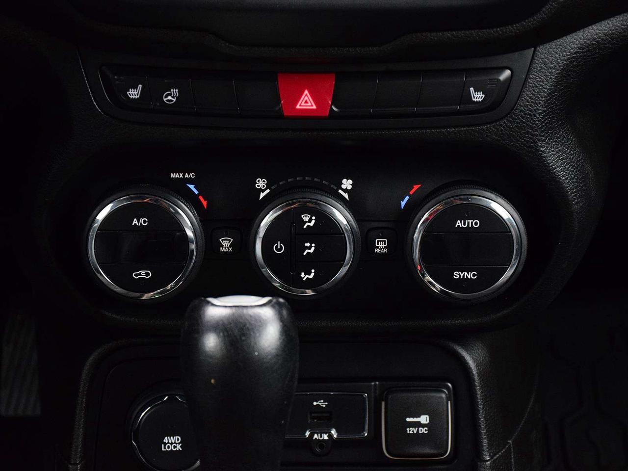 2016 Jeep Renegade Limited 4x4 ~Nav ~Heated Leather ~Blind Spot ~Cam Photo