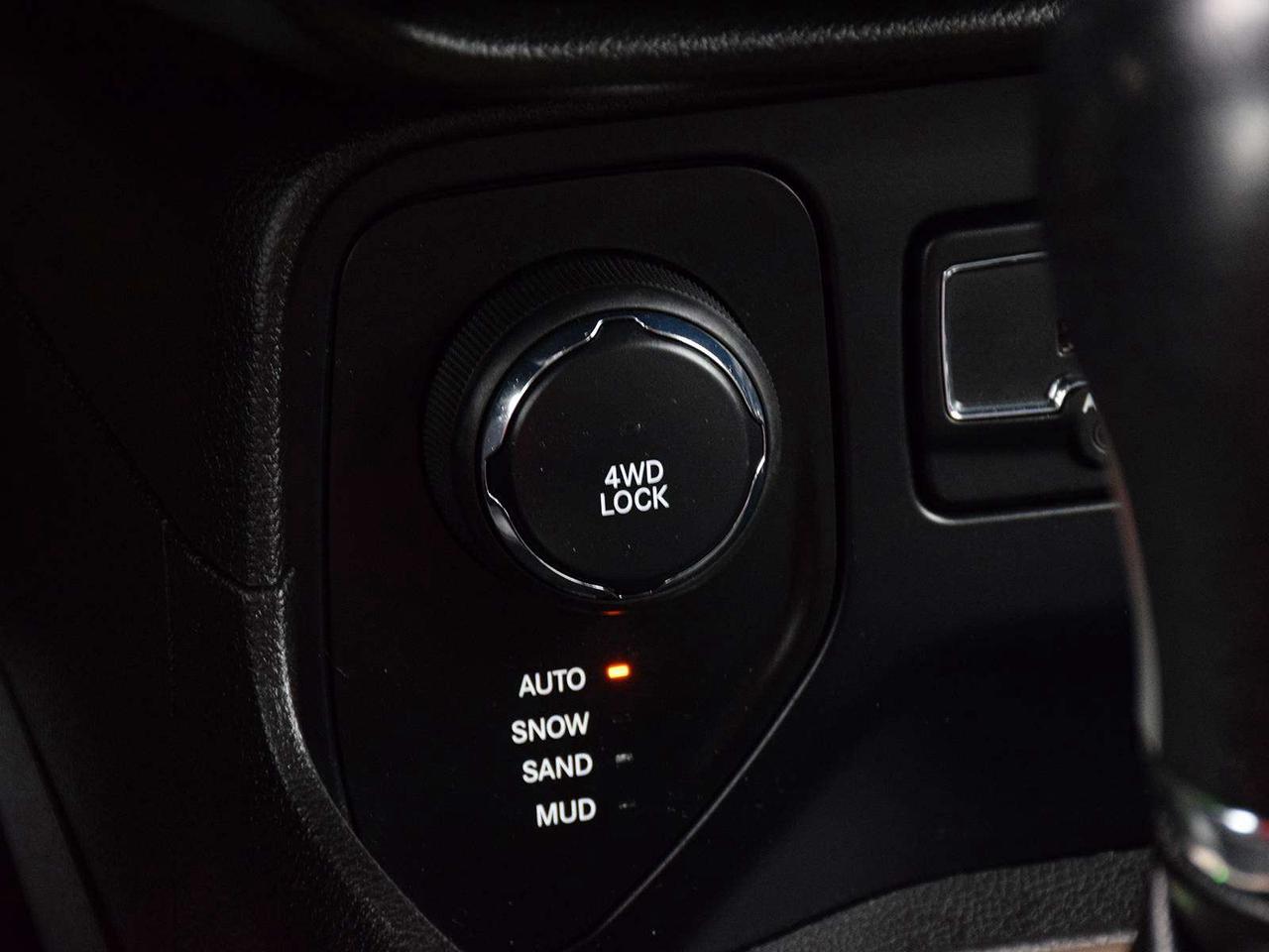 2016 Jeep Renegade Limited 4x4 ~Nav ~Heated Leather ~Blind Spot ~Cam Photo