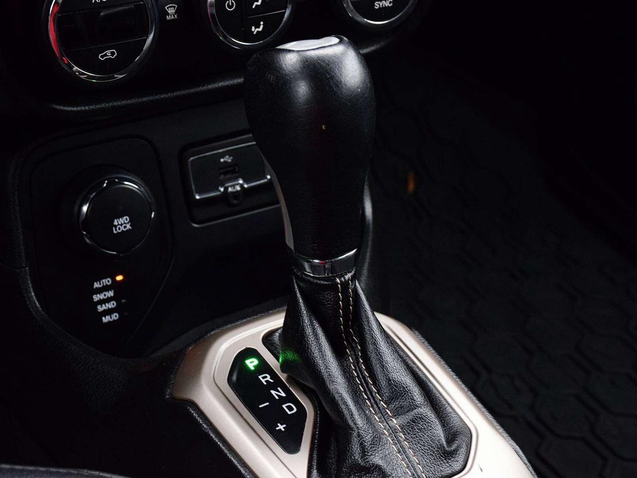 2016 Jeep Renegade Limited 4x4 ~Nav ~Heated Leather ~Blind Spot ~Cam Photo