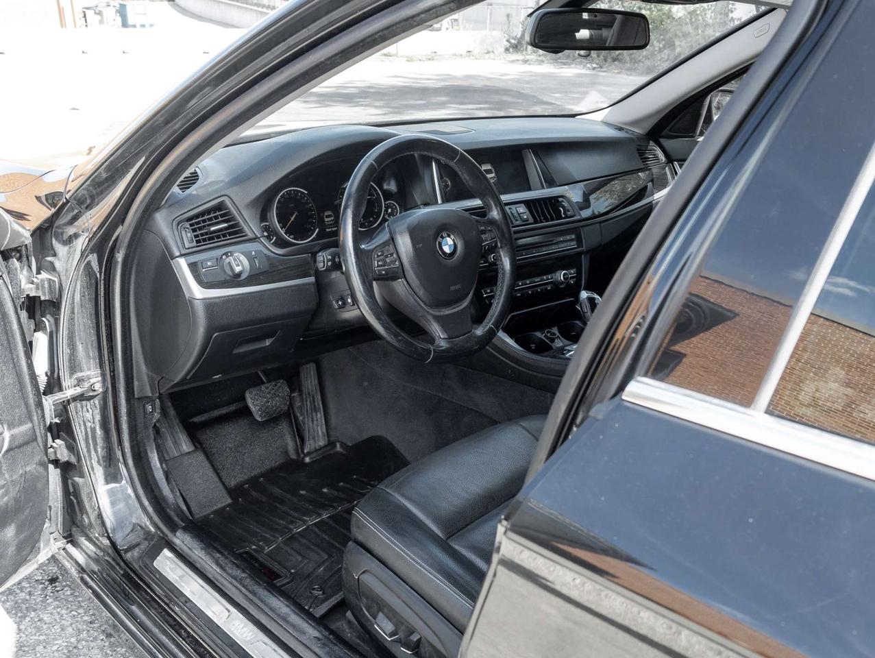 2016 BMW 5 Series 528i xDrive AWD, Nav, Sunroof Photo