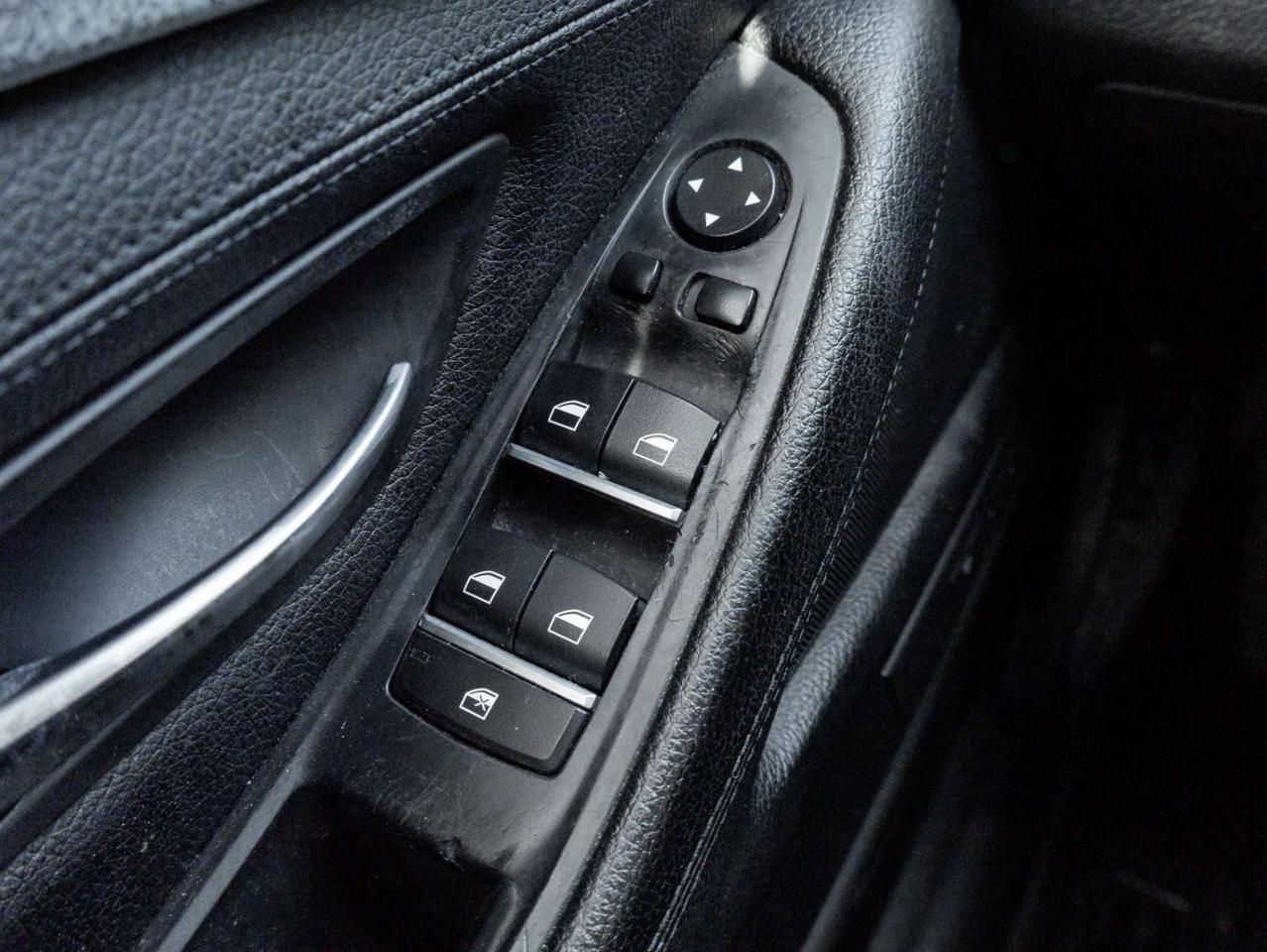 2016 BMW 5 Series 528i xDrive AWD, Nav, Sunroof Photo