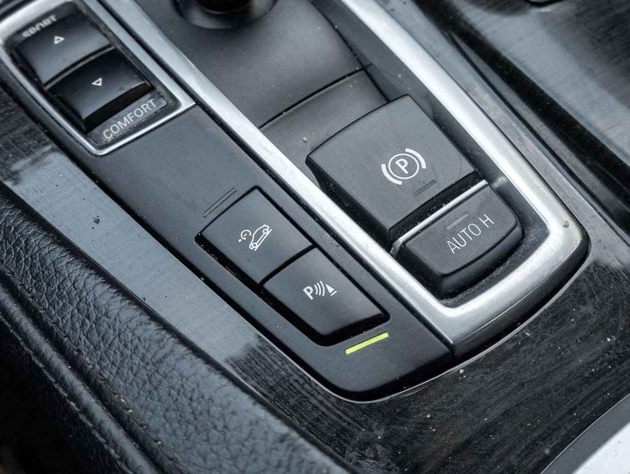 2016 BMW 5 Series 528i xDrive AWD, Nav, Sunroof Photo