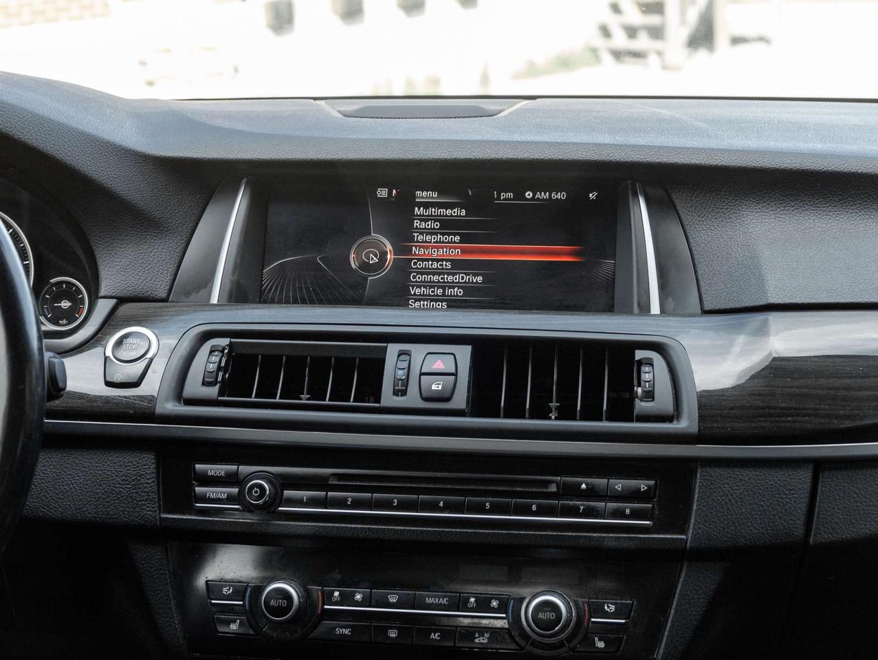 2016 BMW 5 Series 528i xDrive AWD, Nav, Sunroof Photo