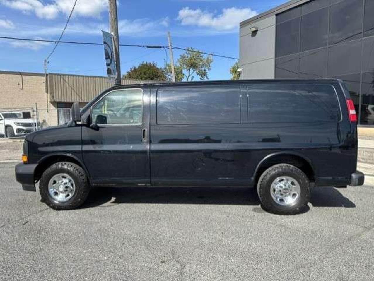 2017 Chevrolet Express 2500 ONLY 70,000KM-1 OWNER-NO ACCIDENTS-LADDER RACKS Photo1