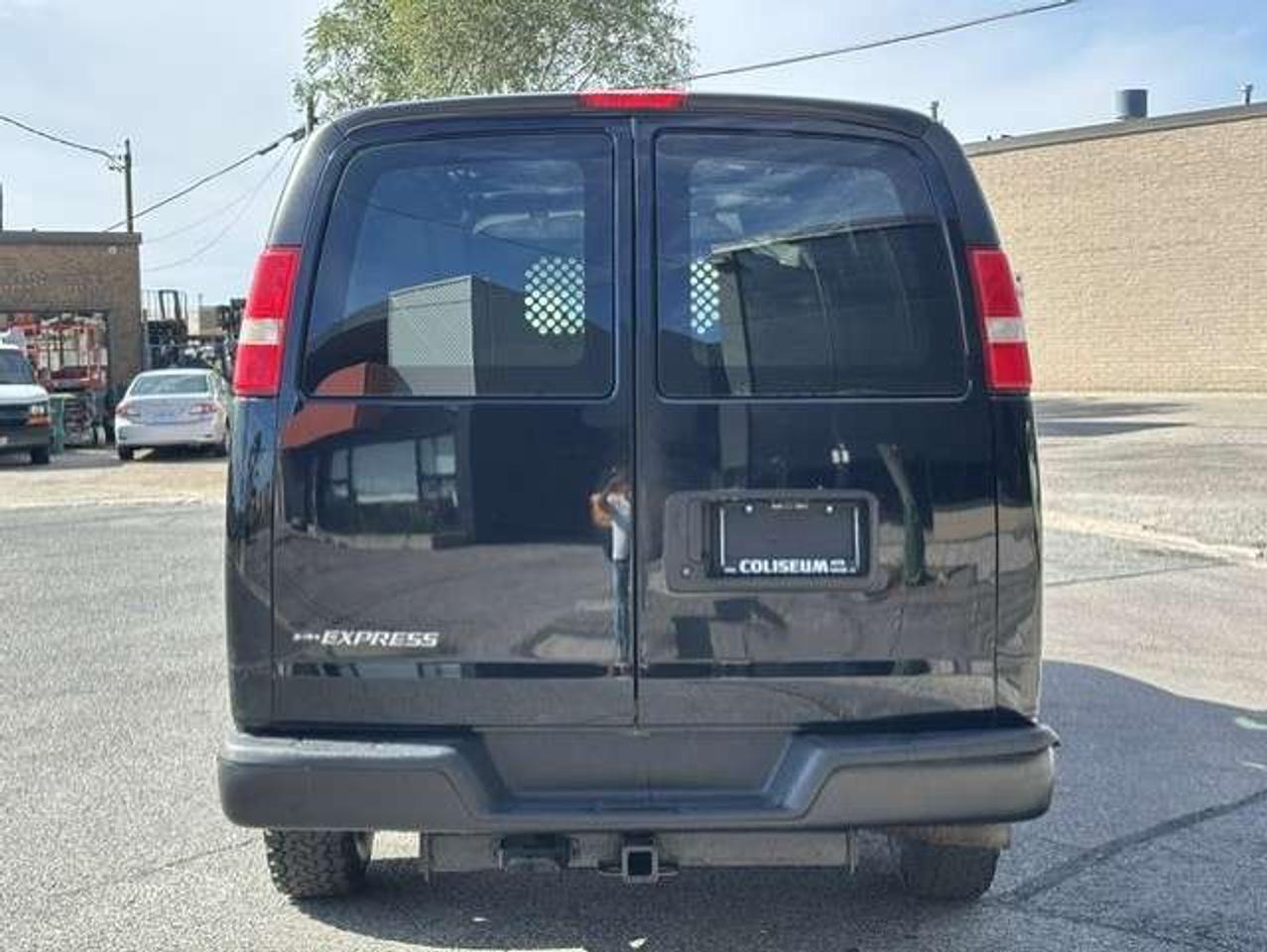2017 Chevrolet Express 2500 ONLY 70,000KM-1 OWNER-NO ACCIDENTS-LADDER RACKS Photo