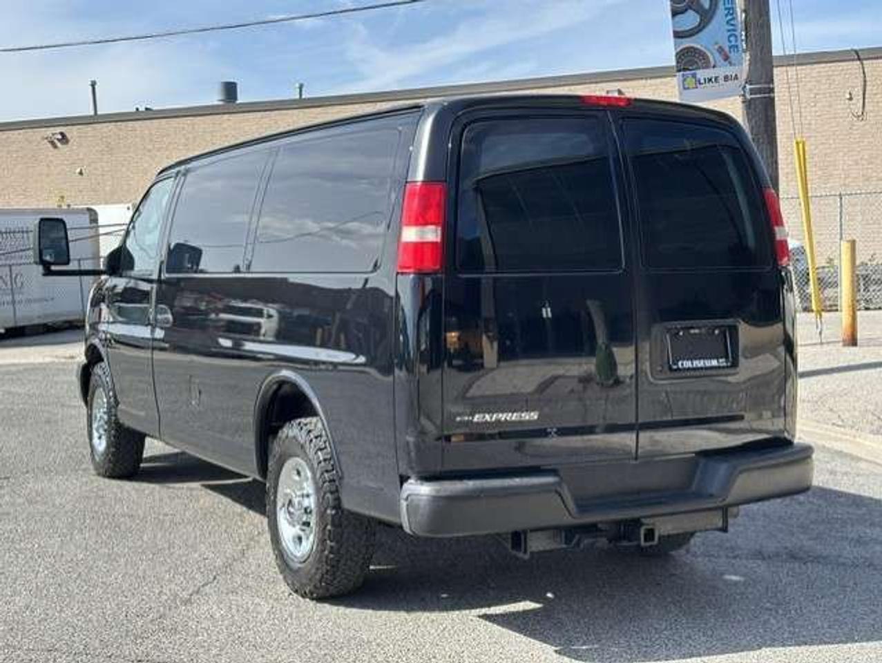 2017 Chevrolet Express 2500 ONLY 70,000KM-1 OWNER-NO ACCIDENTS-LADDER RACKS Photo
