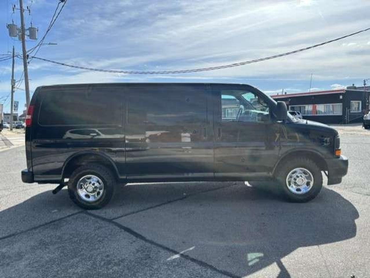 2017 Chevrolet Express 2500 ONLY 70,000KM-1 OWNER-NO ACCIDENTS-LADDER RACKS Photo