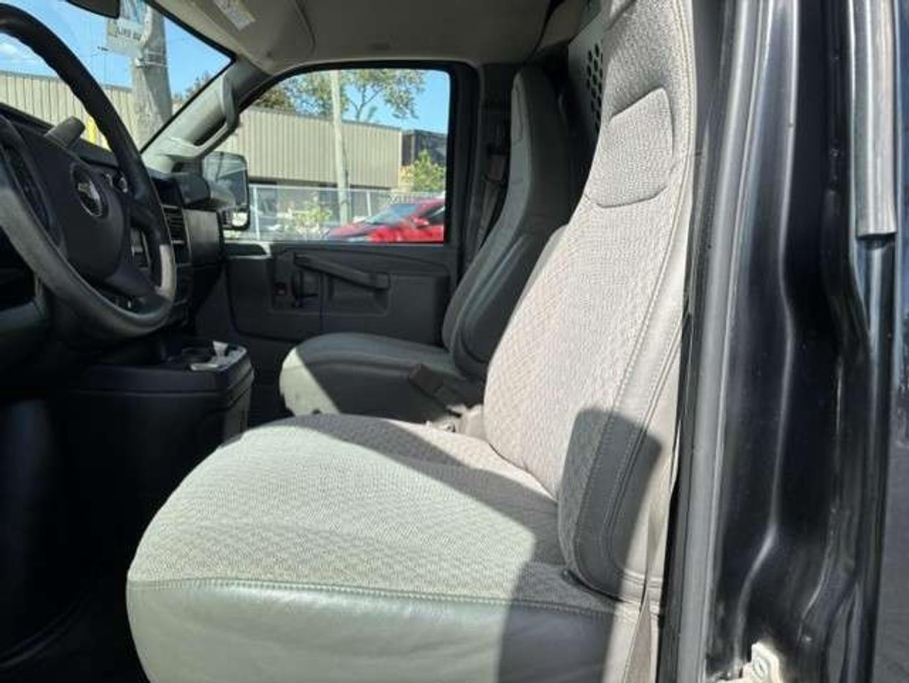 2017 Chevrolet Express 2500 ONLY 70,000KM-1 OWNER-NO ACCIDENTS-LADDER RACKS Photo