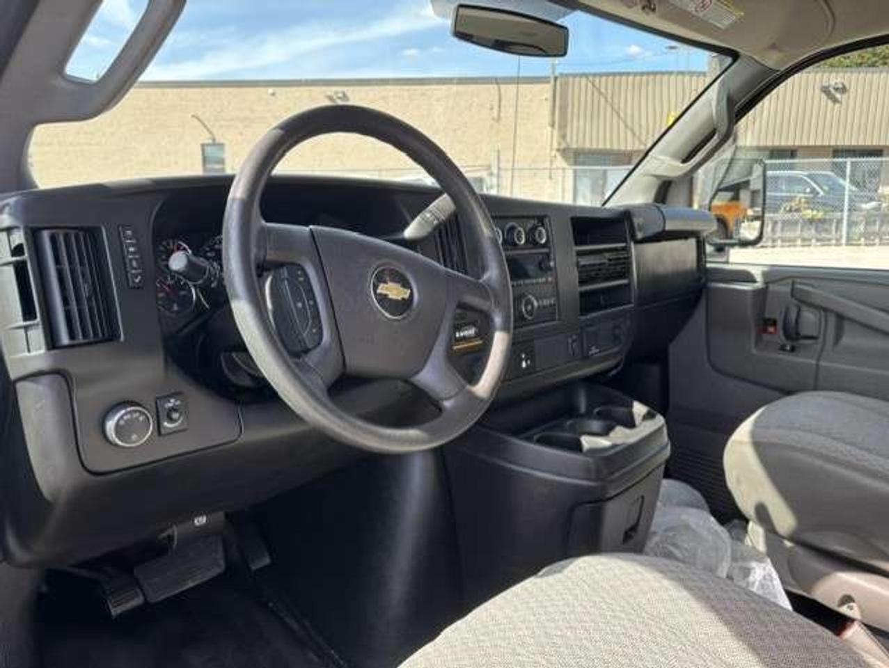 2017 Chevrolet Express 2500 ONLY 70,000KM-1 OWNER-NO ACCIDENTS-LADDER RACKS Photo