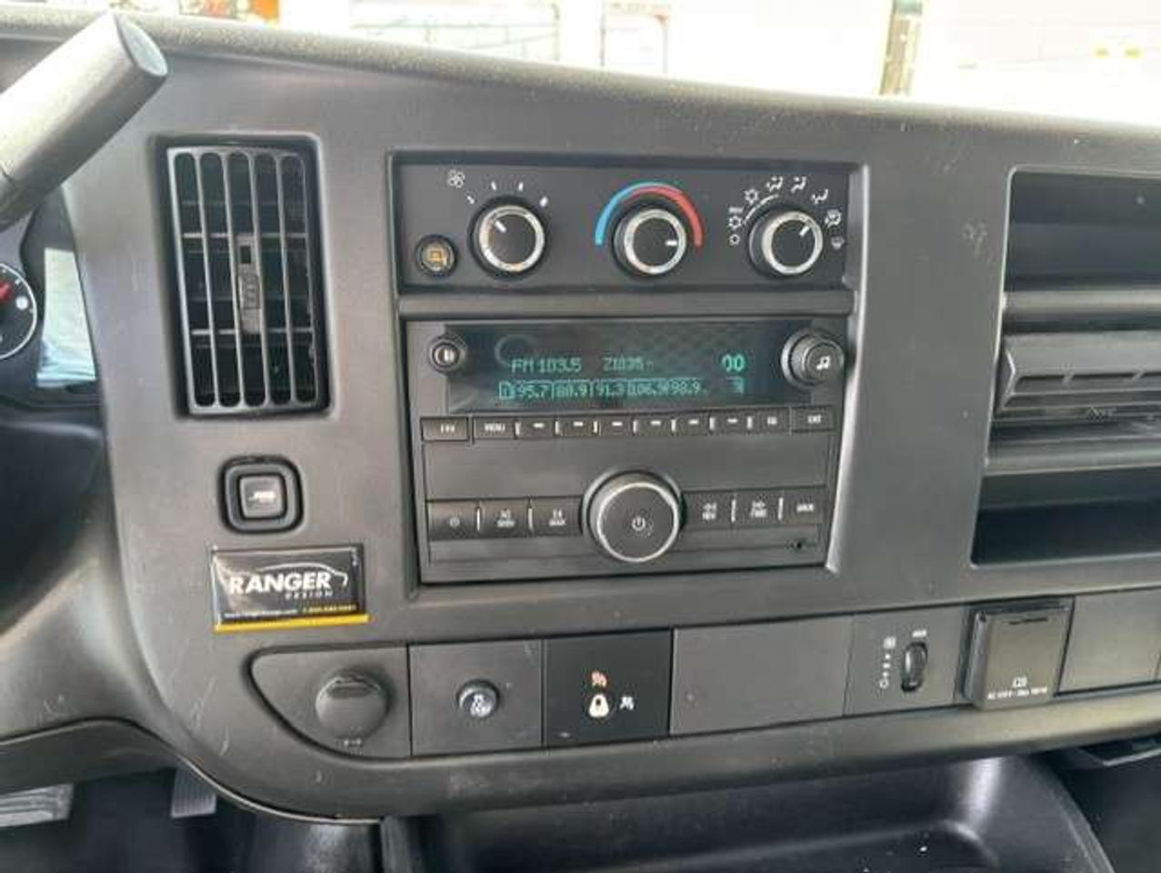 2017 Chevrolet Express 2500 ONLY 70,000KM-1 OWNER-NO ACCIDENTS-LADDER RACKS Photo