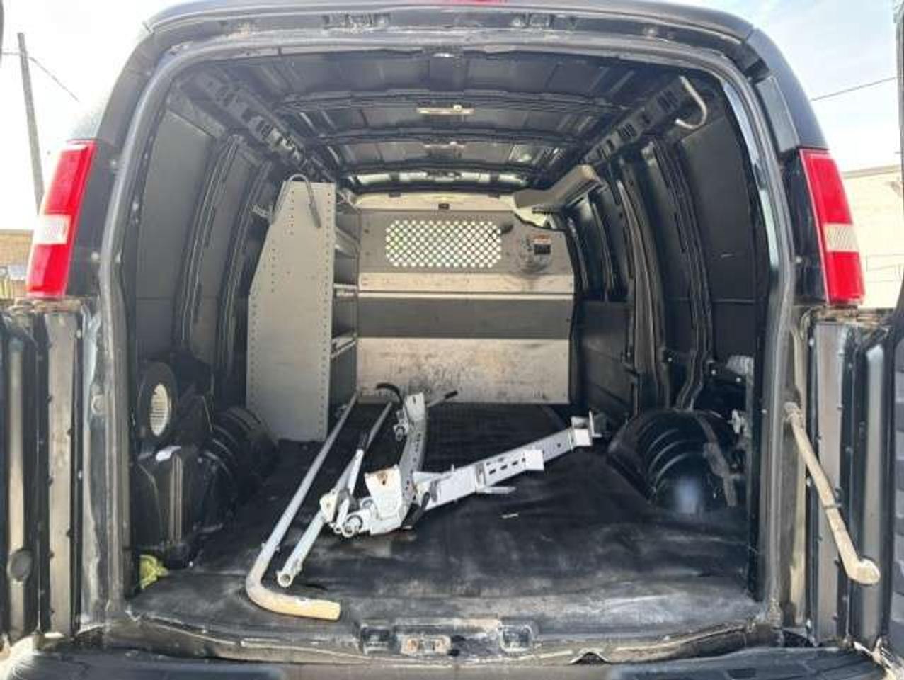 2017 Chevrolet Express 2500 ONLY 70,000KM-1 OWNER-NO ACCIDENTS-LADDER RACKS Photo