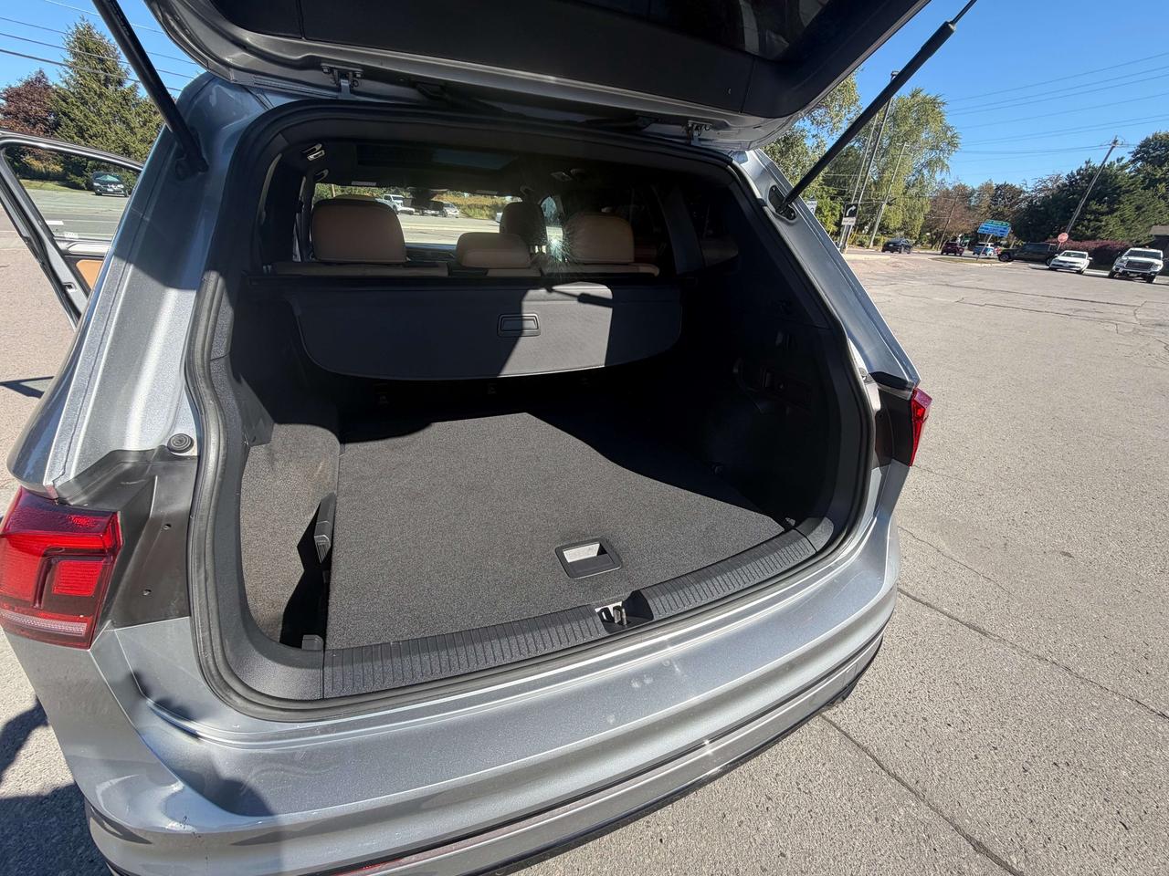 2023 Volkswagen Tiguan COMFORTLINE R-LINE BLACK EDITION/LOADED!! Photo