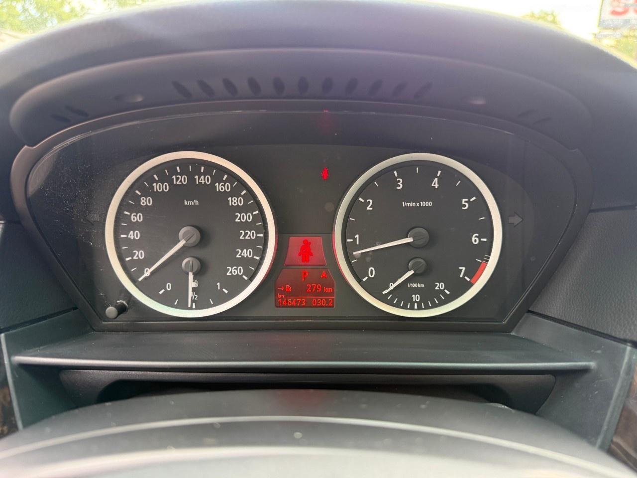 2005 BMW 5 Series 4dr Sdn 530i Photo